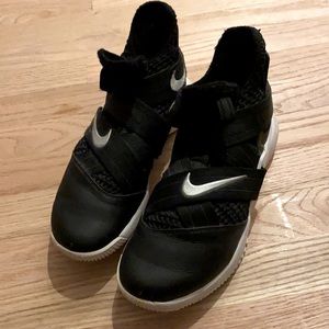 Nike Lebron Soldier XII size 8 Men’s.   EUC - only used iinside for 1 season